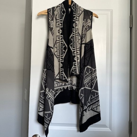 Closet Space sleeveless geometric patterned cardigan - black, grey + cream M - Picture 1 of 3